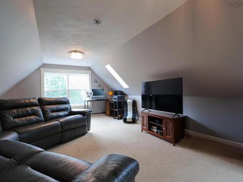 223 366 Highway, Tyndal Road, NS - Indoor Photo Showing Living Room