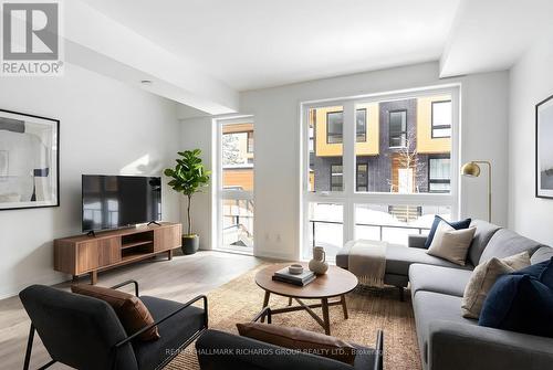 23 - 35 Birchcliff Avenue, Toronto, ON - Indoor Photo Showing Living Room