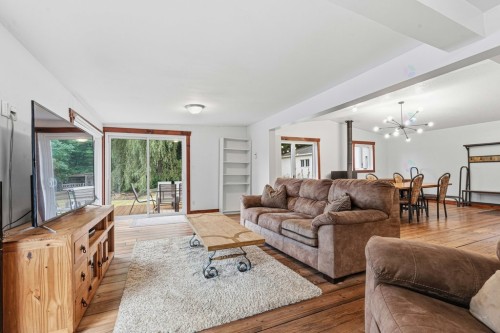 Salon - 61 Ch. Charron, L'Ange-Gardien, QC - Indoor Photo Showing Living Room