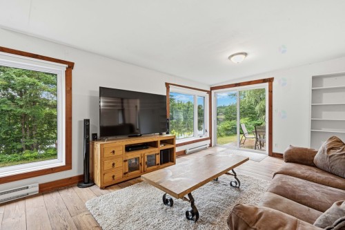 Salon - 61 Ch. Charron, L'Ange-Gardien, QC - Indoor Photo Showing Living Room