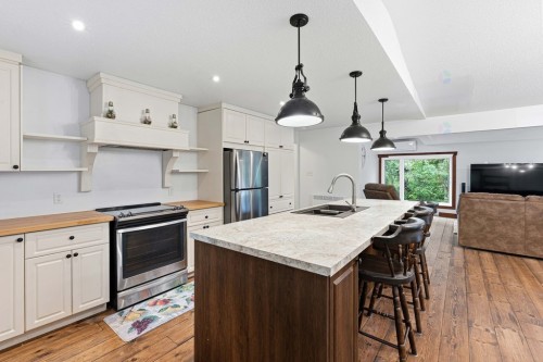 Cuisine - 61 Ch. Charron, L'Ange-Gardien, QC - Indoor Photo Showing Kitchen With Double Sink With Upgraded Kitchen