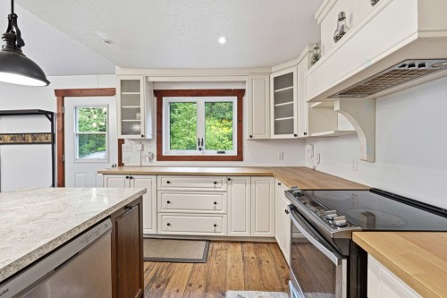 Cuisine - 61 Ch. Charron, L'Ange-Gardien, QC - Indoor Photo Showing Kitchen