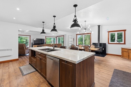 Cuisine - 61 Ch. Charron, L'Ange-Gardien, QC - Indoor Photo Showing Kitchen With Double Sink With Upgraded Kitchen