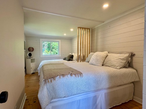 Chambre à coucher principale - 38 Rue Du Lac-Ray N., Gore, QC - Indoor Photo Showing Bedroom