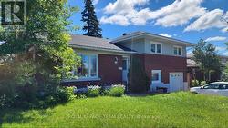 UPSTRS - 1015 PINECREST ROAD Ottawa, ON K2B 6B6