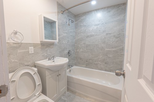 Salle de bains - 306-10705 Av. Vianney, Montréal (Ahuntsic-Cartierville), QC - Indoor Photo Showing Bathroom