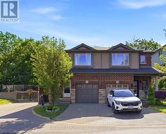 32 ROLLING LANE  Hamilton, ON L8K 0A1