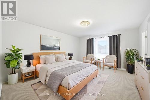 32 Rolling Lane, Hamilton, ON - Indoor Photo Showing Bedroom