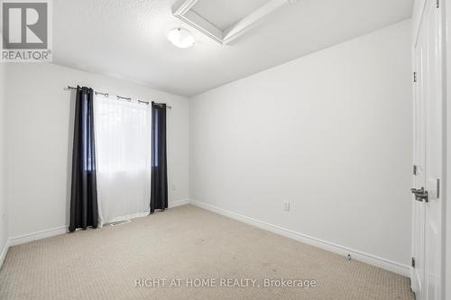 32 Rolling Lane, Hamilton, ON - Indoor Photo Showing Other Room