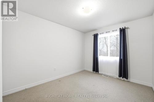 32 Rolling Lane, Hamilton, ON - Indoor Photo Showing Other Room