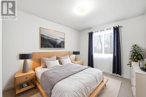 32 Rolling Lane, Hamilton, ON - Indoor Photo Showing Bedroom