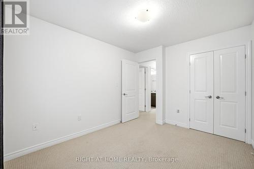 32 Rolling Lane, Hamilton, ON - Indoor Photo Showing Other Room
