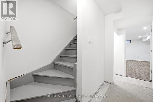 32 Rolling Lane, Hamilton, ON - Indoor Photo Showing Other Room