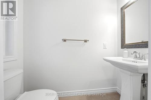 32 Rolling Lane, Hamilton, ON - Indoor Photo Showing Bathroom