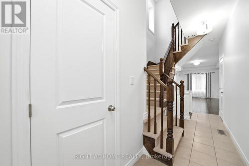32 Rolling Lane, Hamilton, ON - Indoor Photo Showing Other Room