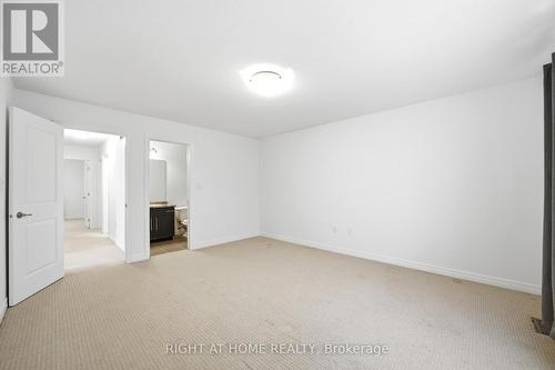 32 Rolling Lane, Hamilton, ON - Indoor Photo Showing Other Room