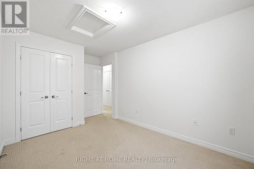 32 Rolling Lane, Hamilton, ON - Indoor Photo Showing Other Room