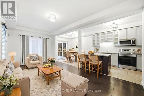 32 Rolling Lane, Hamilton, ON - Indoor Photo Showing Living Room