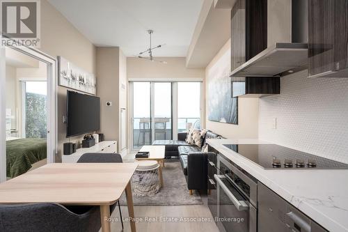 Living Room - 6104 - 30 Shore Breeze Drive, Toronto, ON - Indoor Photo Showing Kitchen With Upgraded Kitchen
