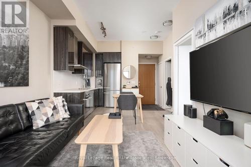 Living Room - 6104 - 30 Shore Breeze Drive, Toronto, ON - Indoor Photo Showing Kitchen