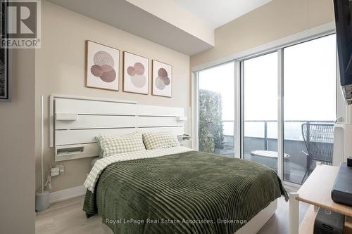 Bedroom - 6104 - 30 Shore Breeze Drive, Toronto, ON - Indoor Photo Showing Bedroom