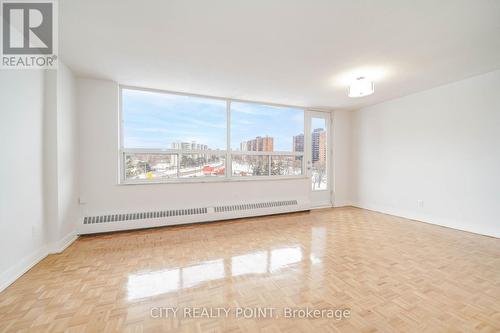 410 - 6200 BATHURST STREET , Toronto, Ontario M2R 2A3 4