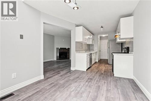 1 Perthshire Court, Hamilton, ON - Indoor Photo Showing Kitchen
