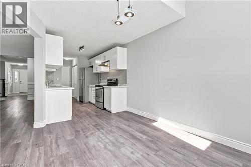 1 Perthshire Court, Hamilton, ON - Indoor Photo Showing Kitchen