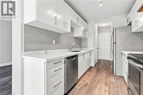 1 Perthshire Court, Hamilton, ON - Indoor Photo Showing Kitchen With Upgraded Kitchen