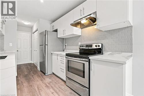 1 Perthshire Court, Hamilton, ON - Indoor Photo Showing Kitchen