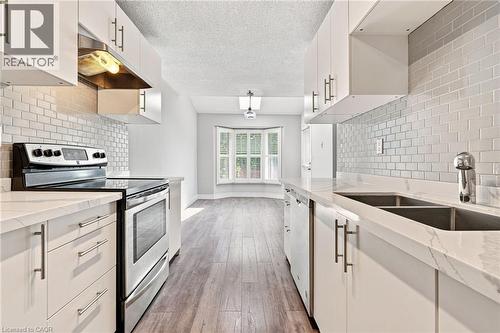1 Perthshire Court, Hamilton, ON - Indoor Photo Showing Kitchen With Double Sink With Upgraded Kitchen