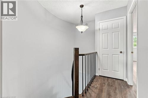 1 Perthshire Court, Hamilton, ON - Indoor Photo Showing Other Room