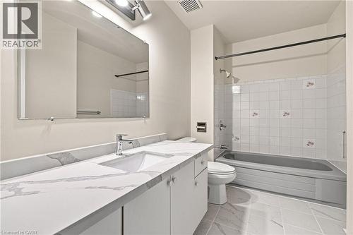 1 Perthshire Court, Hamilton, ON - Indoor Photo Showing Bathroom