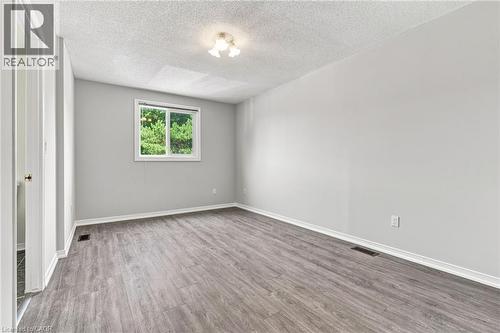 1 Perthshire Court, Hamilton, ON - Indoor Photo Showing Other Room