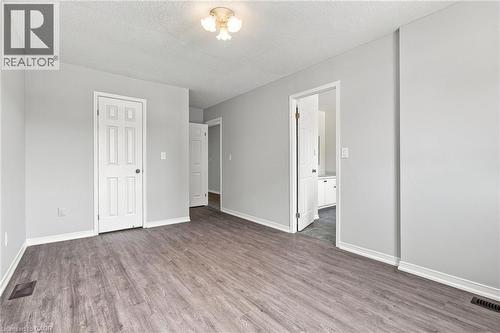 1 Perthshire Court, Hamilton, ON - Indoor Photo Showing Other Room