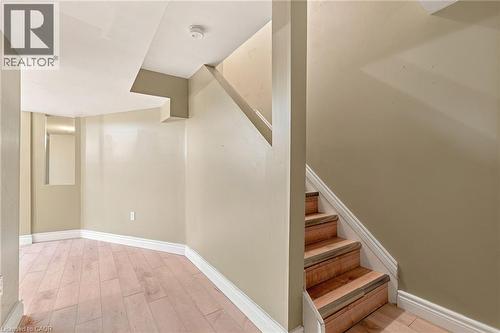 1 Perthshire Court, Hamilton, ON - Indoor Photo Showing Other Room