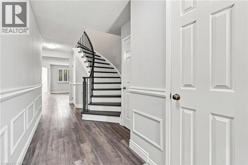1 Perthshire Court, Hamilton, ON - Indoor Photo Showing Other Room