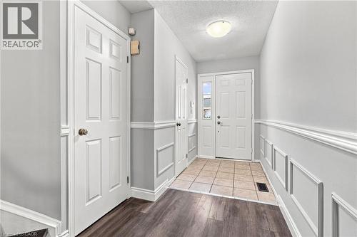1 Perthshire Court, Hamilton, ON - Indoor Photo Showing Other Room