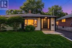 61 SUNDIAL CRESCENT Toronto, ON M4A 2J7