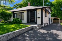 61 SUNDIAL CRESCENT Toronto, ON M4A 2J7