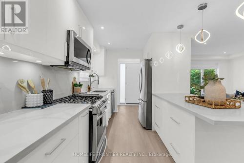 61 Sundial Crescent, Toronto, ON - Indoor Photo Showing Kitchen With Upgraded Kitchen