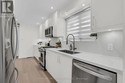 61 Sundial Crescent, Toronto, ON - Indoor Photo Showing Kitchen With Upgraded Kitchen