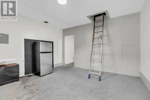61 Sundial Crescent, Toronto, ON - Indoor Photo Showing Other Room