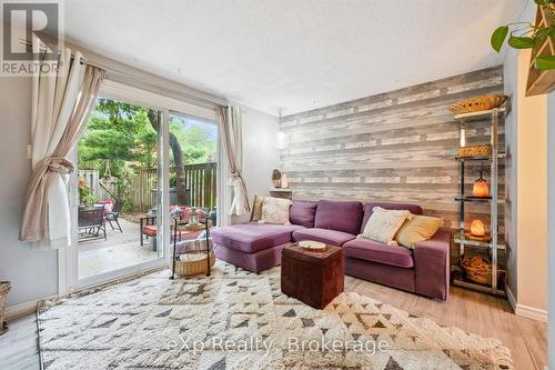 16 - 383 Edinburgh Road S, Guelph (Dovercliffe Park/Old University), ON 