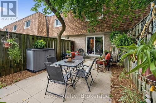 16 - 383 Edinburgh Road S, Guelph (Dovercliffe Park/Old University), ON 