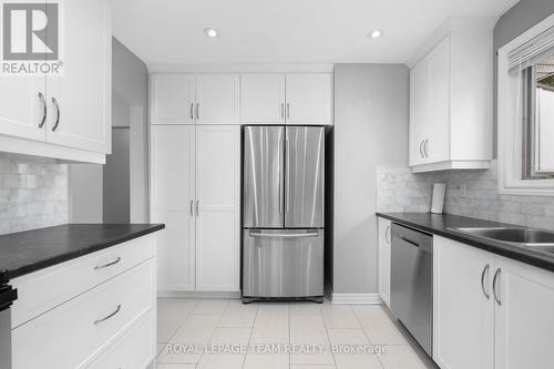 2349 Edwin Crescent, Ottawa, ON - Indoor Photo Showing Kitchen With Upgraded Kitchen