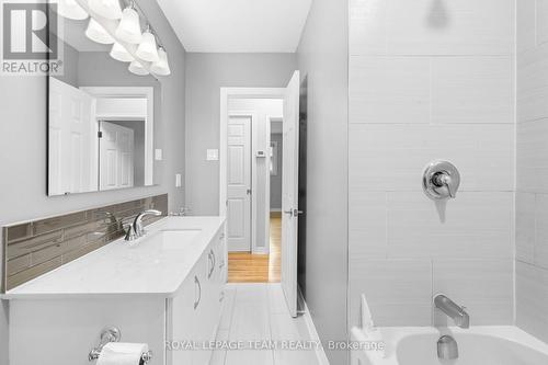 2349 Edwin Crescent, Ottawa, ON - Indoor Photo Showing Bathroom
