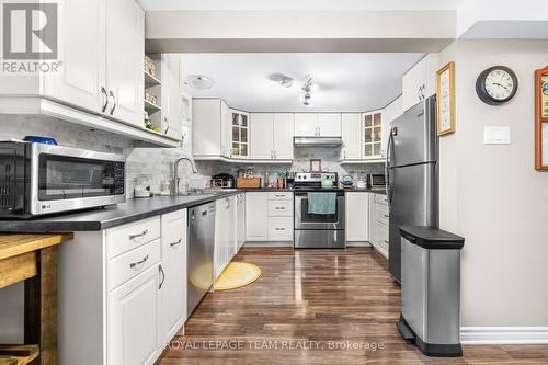 2349 Edwin Crescent, Ottawa, ON - Indoor Photo Showing Kitchen