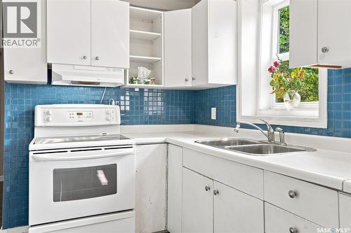 1539 B Avenue N, Saskatoon, SK - Indoor Photo Showing Kitchen With Double Sink