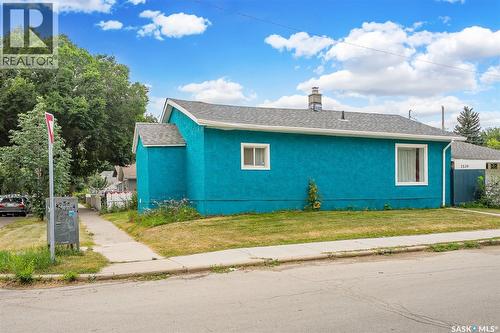 1539 B Avenue N, Saskatoon, SK - Outdoor